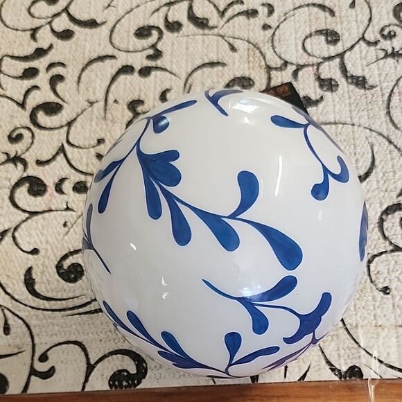 2018 Robert Stanley Ornament - Picture 1 of 9